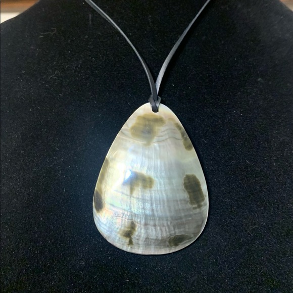 Shell Necklace, black leather cord. - Picture 4 of 6